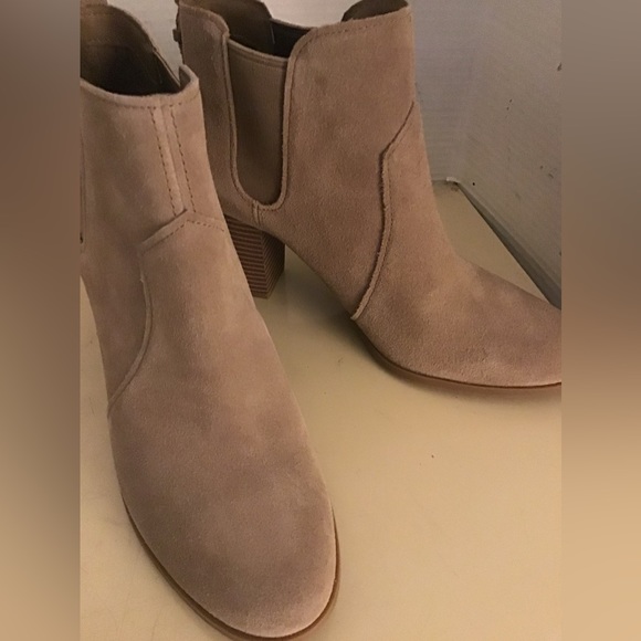 Koolaburra By Uggs women beige suede Chelsea heel boots US 10 - Picture 4 of 12